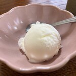 茂利戸家 - 食後のサービス　バニラアイス