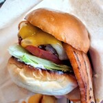 3Rings - ベーコンチーズバーガー、パティはビーフ