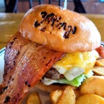 3Rings - ベーコンチーズバーガー、パティはビーフ
