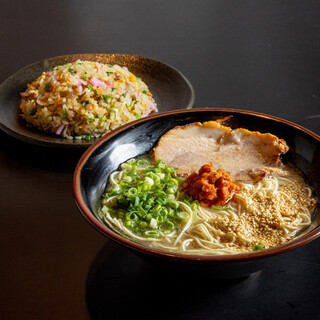屋台時代からより進化した、博多名物王道『博多ラーメン』！