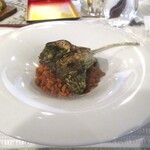 Une Fleur - さざえのエスカルゴ風：エスカルゴ料理をさざえで再現されています。 器にした さざえの貝殻のなかには 蛤、バイ貝、筍、牛頬肉と共に素晴らしいエスカルゴ料理に仕上げられています。刻んだ筍のシャキッとした歯ごたえも 他の食材をより引き立たせて素晴らしいハーモニーを奏でています。♪♬