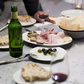 世界各国のナチュラルワインやビールを種類豊富にご提供