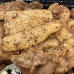 まるせい - ブラックペッパーがしっかり効いて、まるでフライドチキンのような味わい。