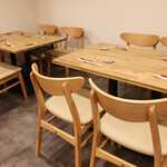 酒と肴 喜人 - テーブル席（その他個室有）