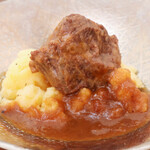 酒と肴 喜人 - 当店人気No.1！！牛ホホ肉の肉じゃが