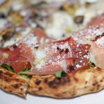 Motive Pizzeria E Caseificio - ２０２４年６月再訪：フレッシュモッツァレラとパルマ生ハム＆スーマック☆