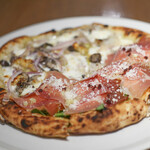 Motive Pizzeria E Caseificio - ２０２４年６月再訪：フレッシュモッツァレラとパルマ生ハム＆スーマック ＆ フンギ3種と熟成ラード☆