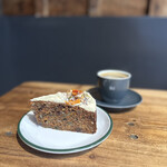 イキ ロースタリー&イータリー - キャロットケーキ