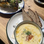 イキ ロースタリー&イータリー - 本日のスープ、かぼちゃとフェタのフリッタータ