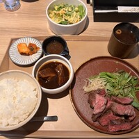 炭火焼肉 肉の匠 ひうち - 和牛"限定"赤身ステーキ＆ミニタンシチュー
                    100ｇ