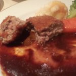 レストラン香味屋 - ドミグラスソースの上に流れ出た肉汁