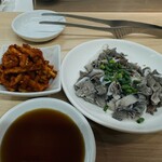 焼肉やっちゃん - キムチ（切干し）＆センマイ刺