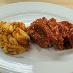 焼肉やっちゃん - 上テッチャン＆上ツラミ（いずれもタレ） ※いずれもハーフサイズ