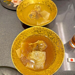 Japanese Soba Noodles 蔦 - 別皿で提供されたトリュフ雲呑