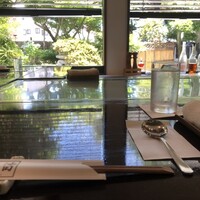 ステーキ池田 - 中庭を臨める事が嬉しい