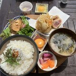 海沿いの キコリ食堂 - 
