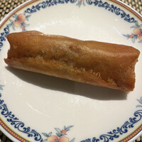 ホテルオークラ 中国料理「桃花林」 日本橋室町賓館 - 春巻き３５２円。リーズナブルな品です。パリパリの皮に熱々で濃厚な具材が素晴らしいハーモニーです。