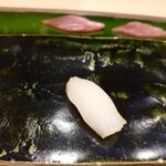 鮨 こう介 - アオリイカ：包丁入れで、アオリイカの旨みが引き出された