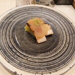 鮨 こう介 - 焼き貝冷製仕立て、みずナスを敷いて…