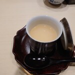 鮨 こう介 - ホタテ茶碗蒸し：ウワバミはまるでスープのようだ。鶏、シジミ、ホタテ出汁が絶妙な味を醸し出した。