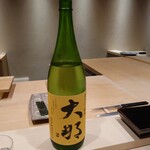 鮨 こう介 - 大那 （栃木県産）超辛口 純米酒
      
      超辛口だが、飲みやすくスッキリした後味を楽しめた。 米の甘みや酸味もほんのり感が料理に合わせやすかった。