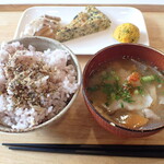 トーコーキッチン - スペインオムレツ　副菜二品、豚汁、ご飯