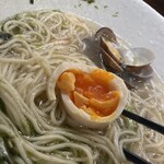 中華蕎麦 きみのあーる - 味玉とろり