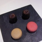 レストラン タテル ヨシノ - マカロンとカヌレ