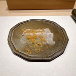 鮨 こいせ - 岩内産ヒラメ＆カラスミ
      （白醤油を水で薄めたもので軽く漬け）