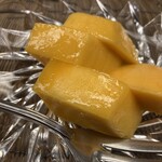 今 - 手前メキシコ産、奥宮崎産マンゴー食べ比べ