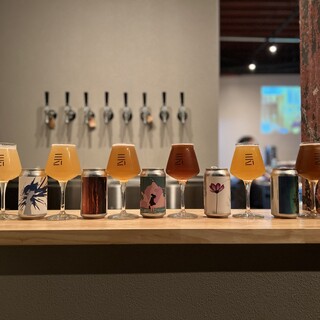 ペアリングも楽しめる、様々な味わいの国産クラフトビールを完備