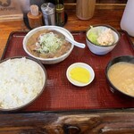 乙妻 - コレが憧れの　もつ煮定食