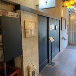 麺処 にぼし香 - 店内入り口(メニューが立ってる場所の手前から入ります。)