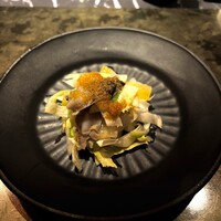 O2 - とり貝、チコリ、アスパラ、河内晩柑を使用、生姜とピーナッツオイルを合わせたソースのお料理