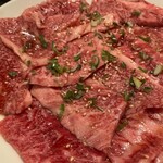 焼肉ＤＩＮＩＮＧ牛若 - 