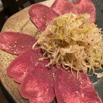 焼肉ＤＩＮＩＮＧ牛若 - 