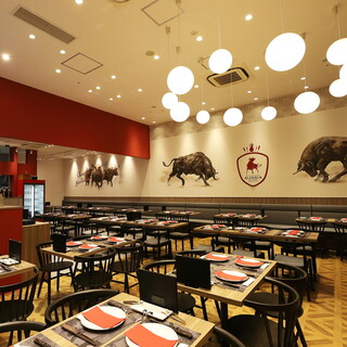 【忘年会・宴会に！】団体様の利用の最適広々おしゃれな空間