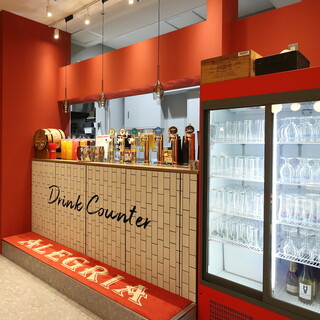 ４種のビアサーバー&100種類以上のカクテルをご用意