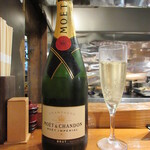 魚虎 - モエ・エ・シャンドン(白) 9900円(税込)