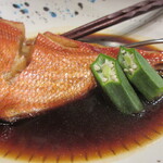 魚虎 - 写真では分かり辛いですが、大皿で手のひらを超える身のサイズ