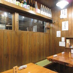 魚虎 - 店内1階テーブル席