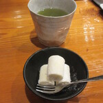 魚虎 - 生チョコアイス(バニラ) 400円と、熱々の美味しい食後茶 0円