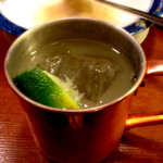 ウェルファン カフェ - モスコミュール。普通のお店ではwilkinsonの辛口まででしょうが、ここにはなんとneoのジンジャーエールが置いてありました！すこし黄色く濁っているのはそのため。さすがジンジャーの香りがすごい！