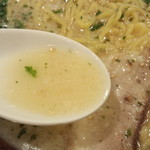 岩本屋 - 塩ラーメンだけど結構濃いです