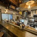 JUNViNO - 落ち着いた店内。2023年12月オープンです。気さくなシェフに会いに行ってみては？