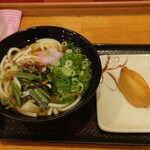 驛麺家 - 山菜うどん (税込)390円 と いなり寿司(税込)100円 (2024.06.26)