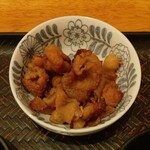 驛麺家 - 立ち飲みワンコインセットの小鉢-鶏皮- (2024.06.26)