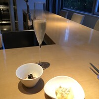 テアトロ ディ マッサ - 桃と胡桃とゴルゴンゾーラ、甘エビとモッツァレラとキャビア