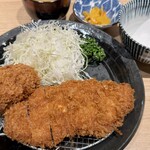 とんかつ 神楽坂 さくら - ロースかつ定食＋メンチ　iPhone15 Pro メインカメラ