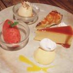 スパイスカフェ - 苺のシャーベット、はちみつのジェラート、金柑のタルト、カスタードプリン、マンゴーのムース